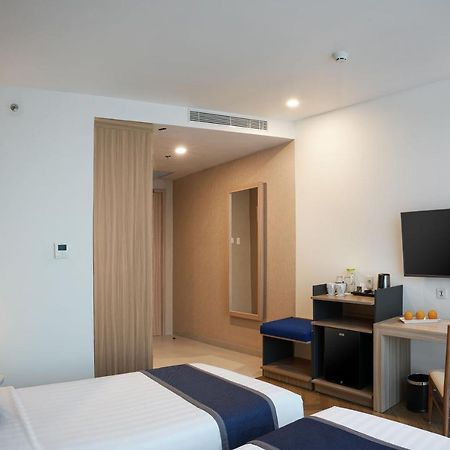 Aston Kemayoran City Hotel Джакарта Екстериор снимка