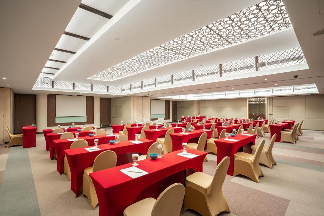 Aston Kemayoran City Hotel Джакарта Екстериор снимка