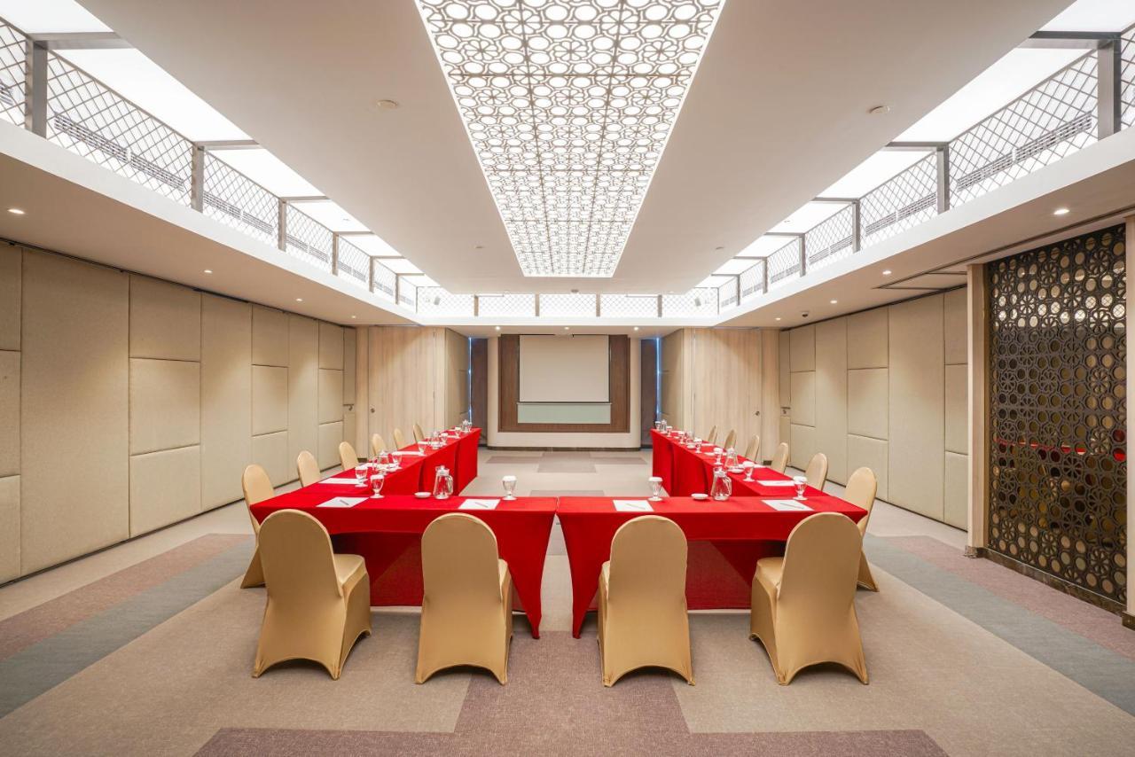 Aston Kemayoran City Hotel Джакарта Екстериор снимка