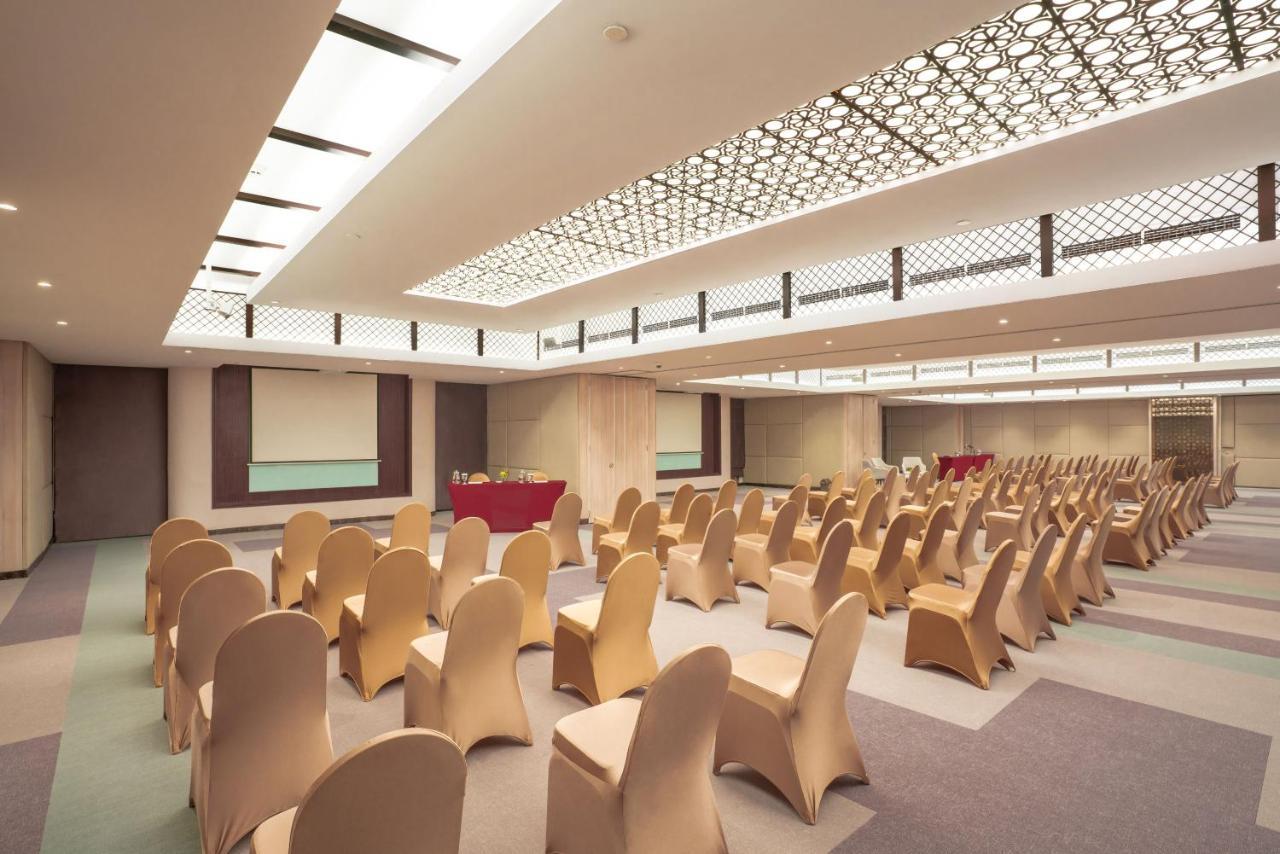 Aston Kemayoran City Hotel Джакарта Екстериор снимка