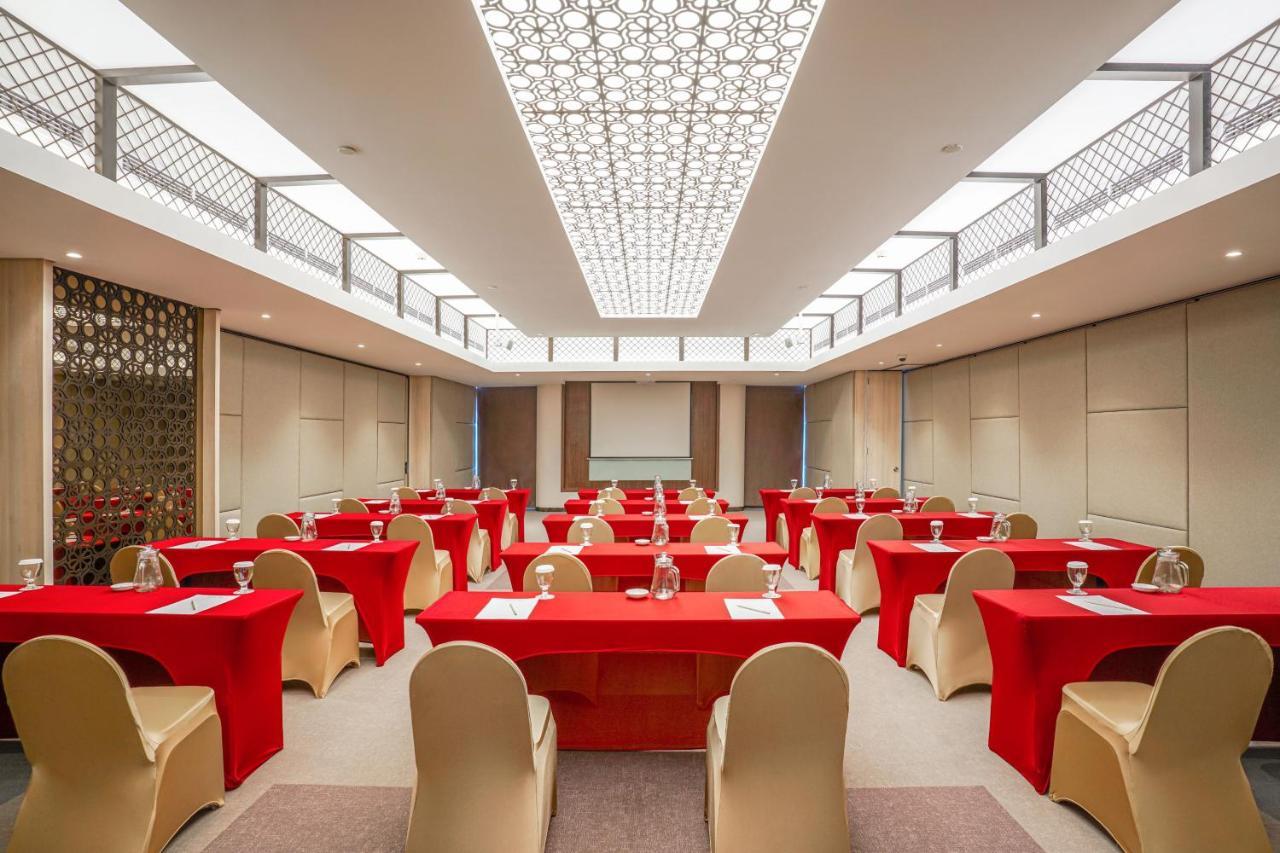 Aston Kemayoran City Hotel Джакарта Екстериор снимка