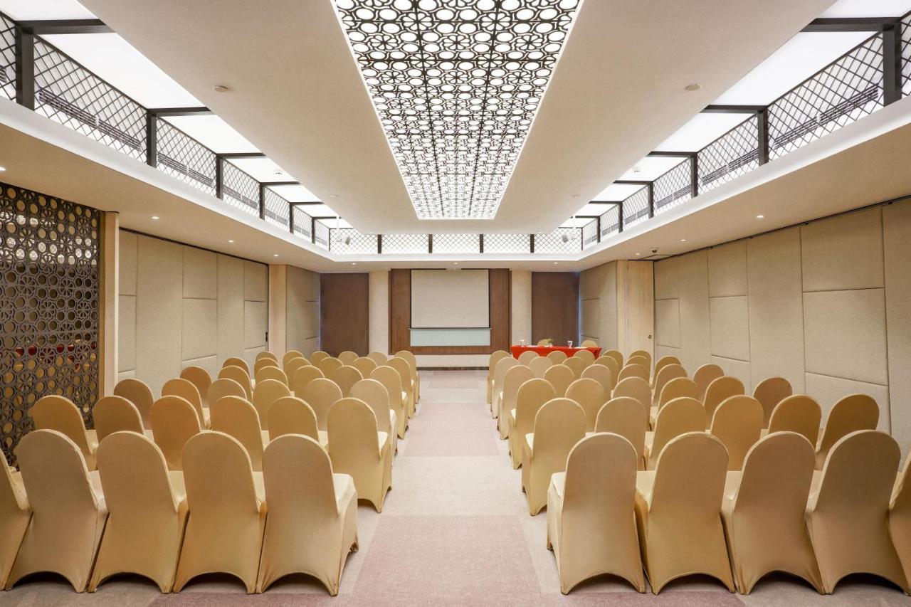 Aston Kemayoran City Hotel Джакарта Екстериор снимка