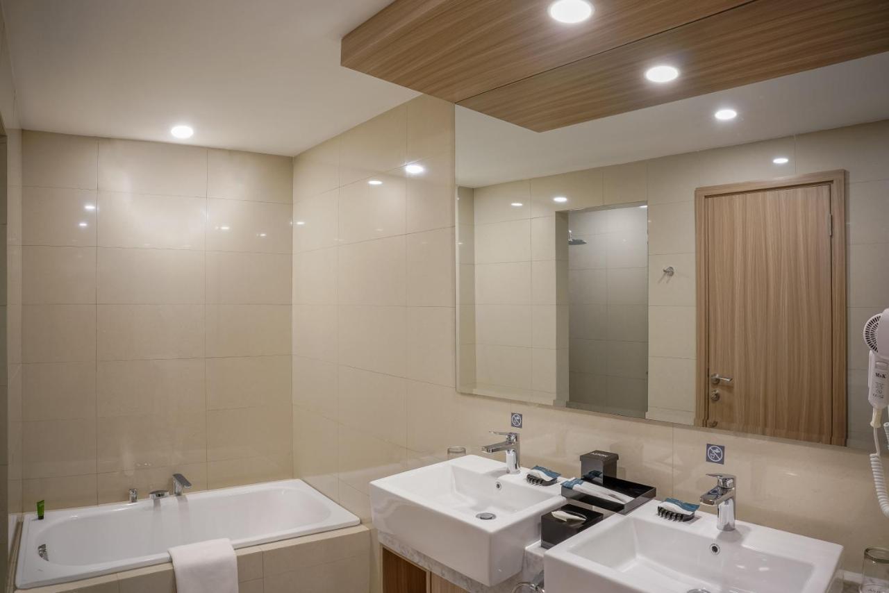 Aston Kemayoran City Hotel Джакарта Екстериор снимка