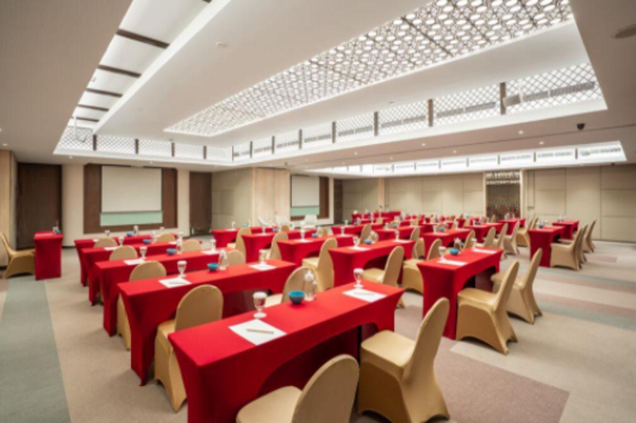 Aston Kemayoran City Hotel Джакарта Екстериор снимка