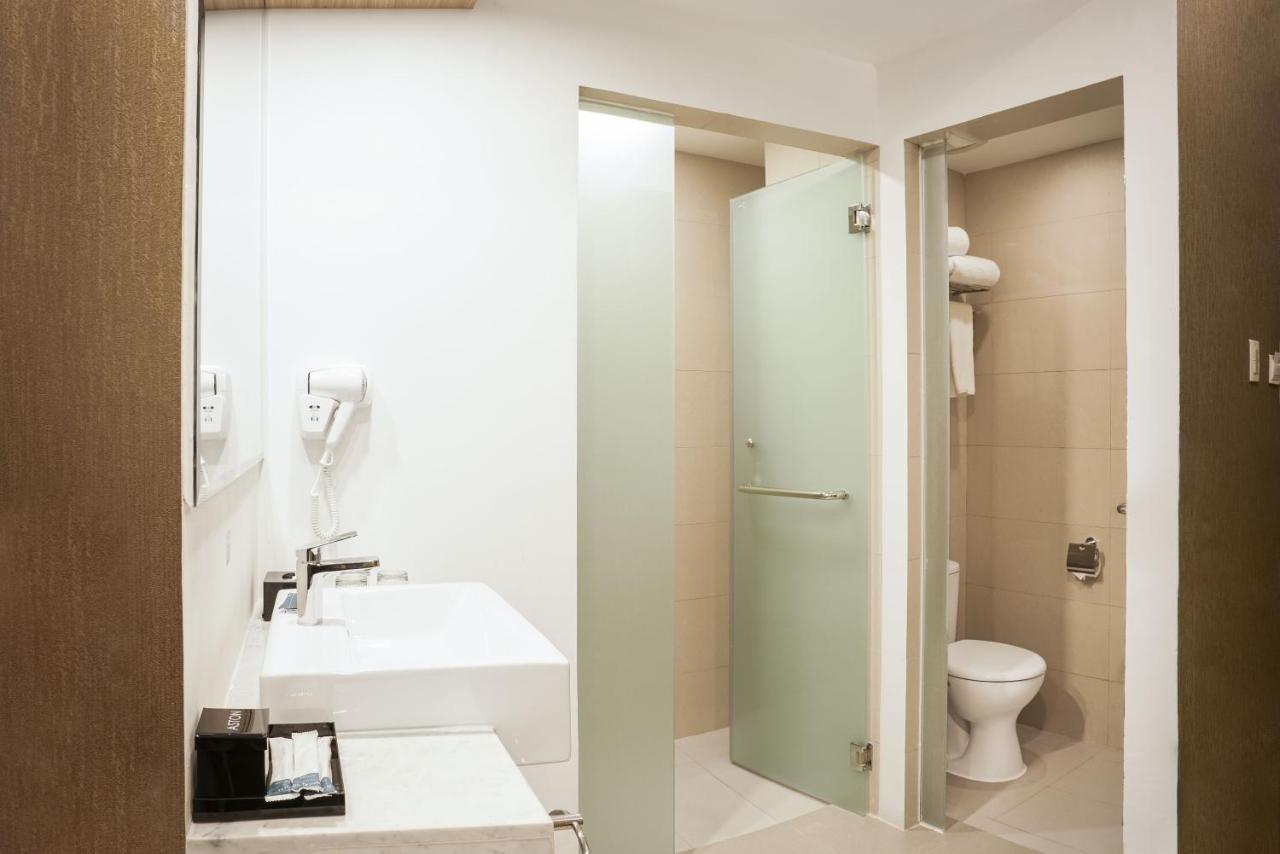 Aston Kemayoran City Hotel Джакарта Екстериор снимка